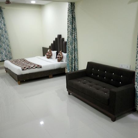 Hotel Casa Green Shirdi Bagian luar foto
