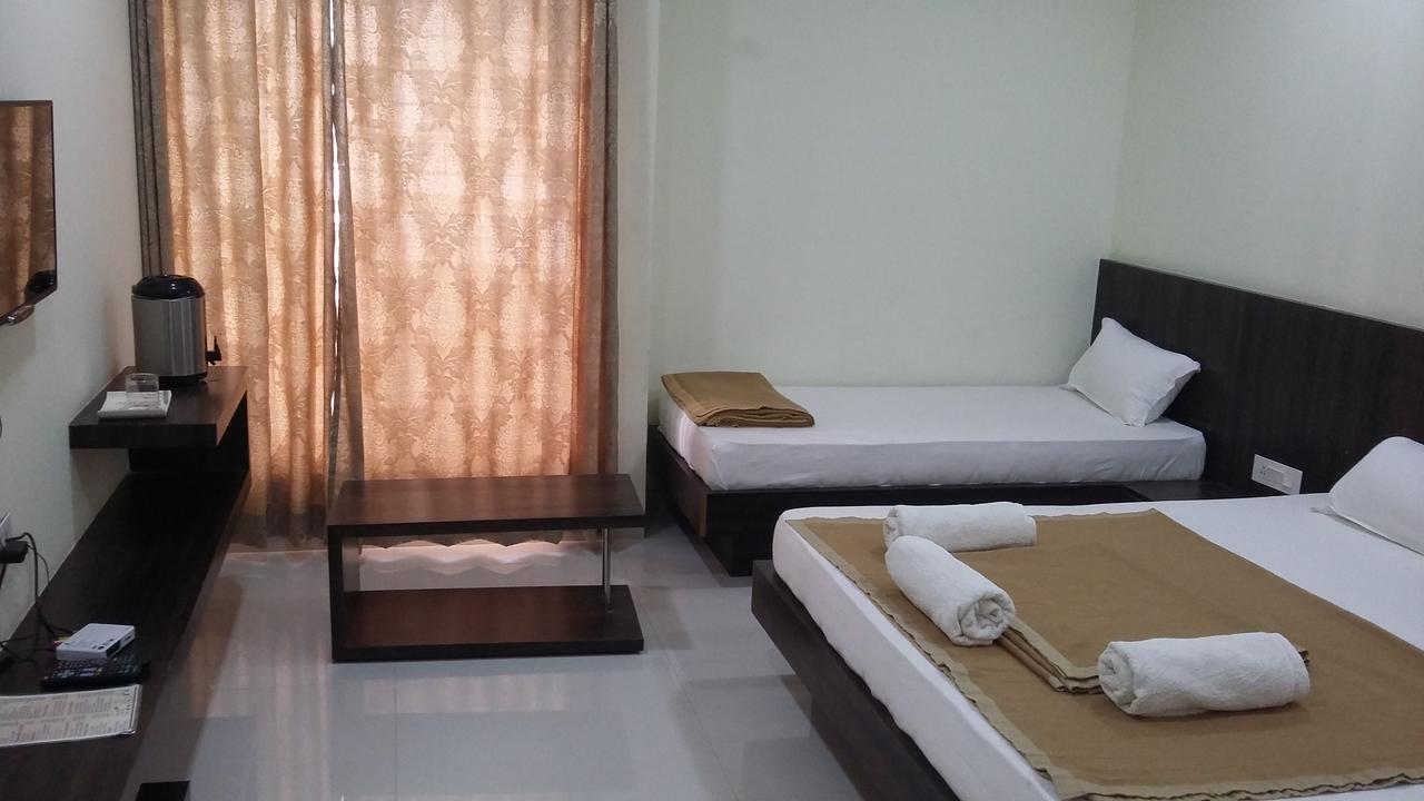 Hotel Casa Green Shirdi Bagian luar foto