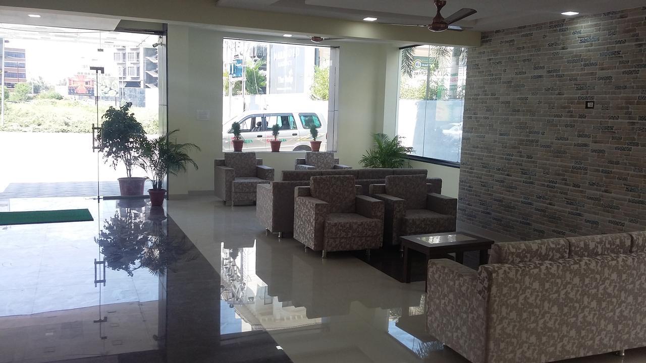 Hotel Casa Green Shirdi Bagian luar foto