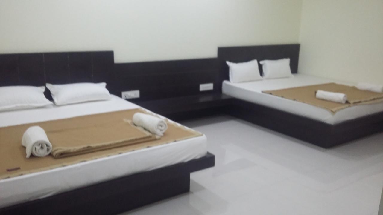 Hotel Casa Green Shirdi Bagian luar foto