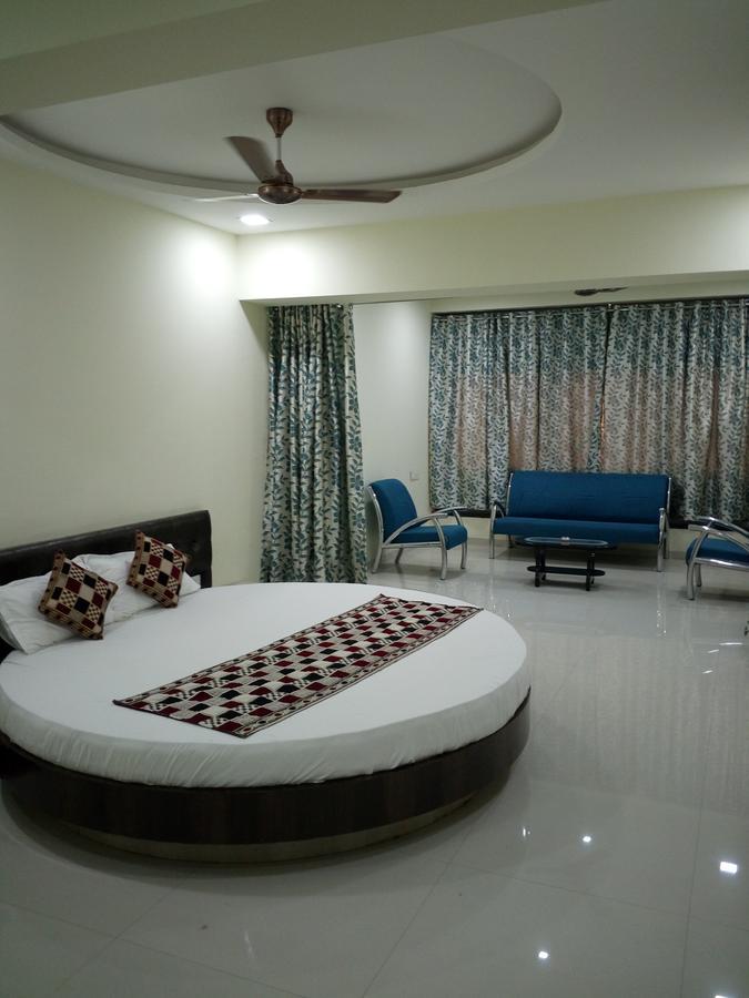 Hotel Casa Green Shirdi Bagian luar foto