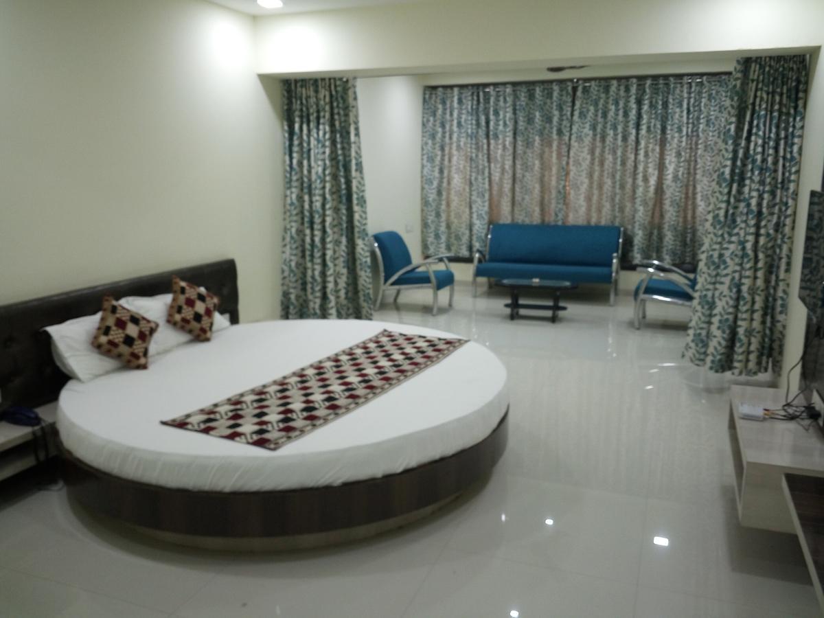 Hotel Casa Green Shirdi Bagian luar foto