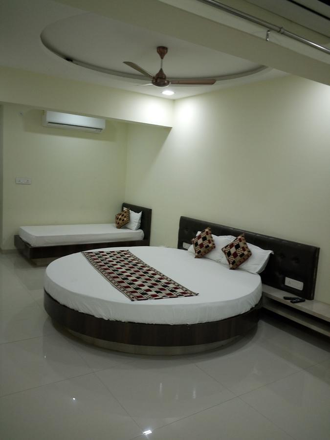Hotel Casa Green Shirdi Bagian luar foto